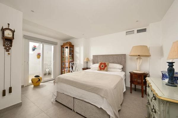 Chalet independiente en venta en Calle Tenerife, Marbella
thumbnail 1