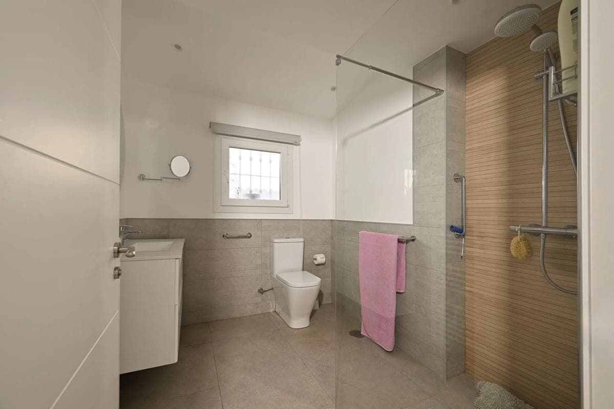 Venta de chalet independiente en Calle Tenerife, Marbella
photo 3