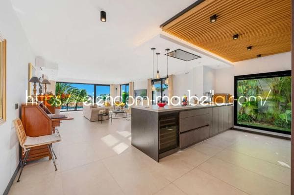 Chalet independiente en venta en CL AERIDES LAS (CERRAD ELVI), Marbella
photo 1