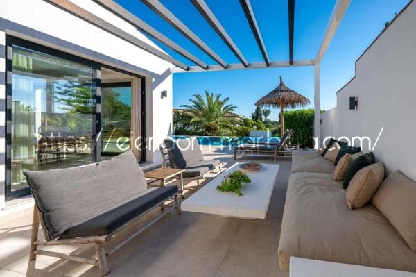 Chalet independiente en venta en CL AERIDES LAS (CERRAD ELVI), Marbella
thumbnail 1