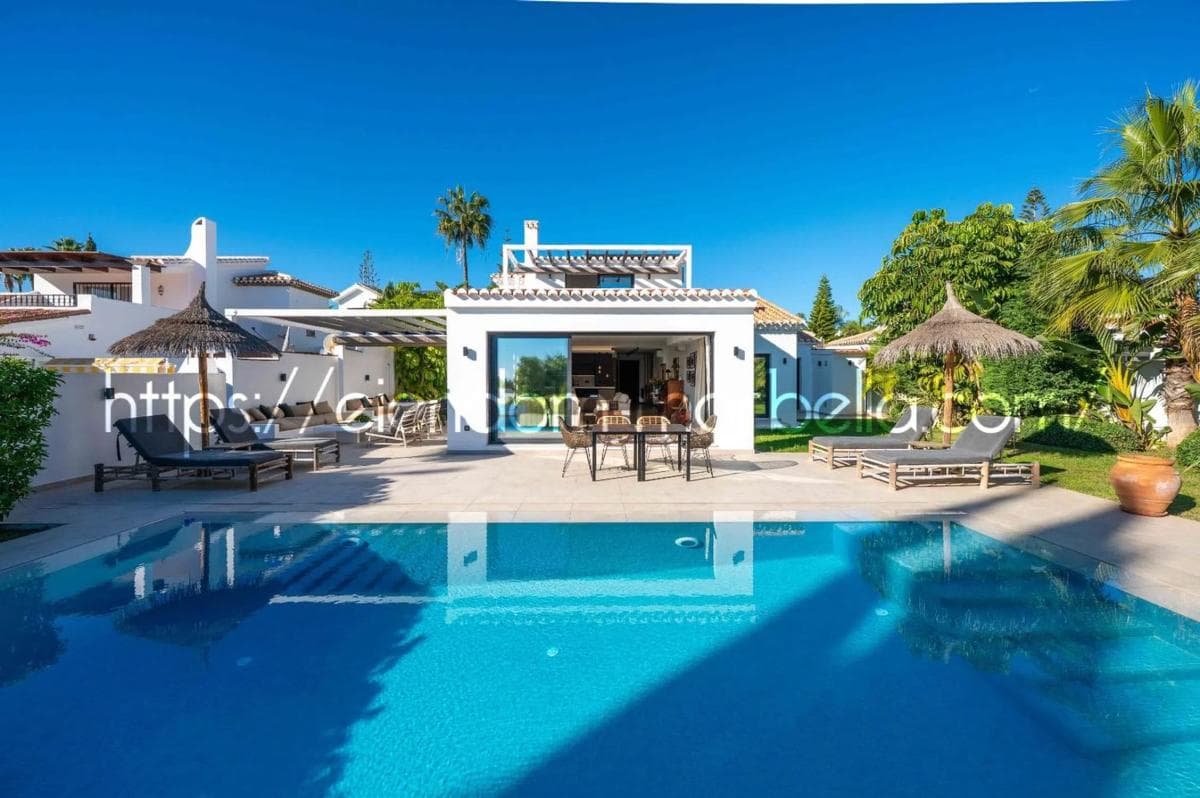Venta de chalet independiente en CL AERIDES LAS (CERRAD ELVI), Marbella
photo 4