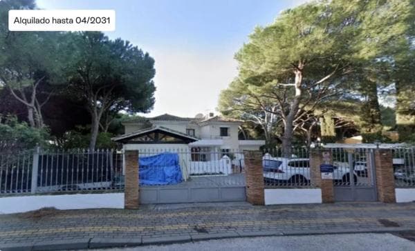 Chalet independiente en venta en Calle Enebro, 1, Marbella
photo 1
