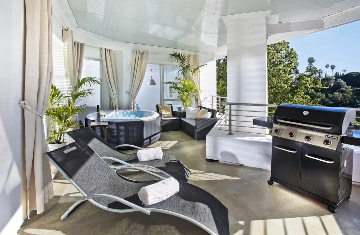 Sale of independent chalet in Barrio Elviria, Marbella
photo 4