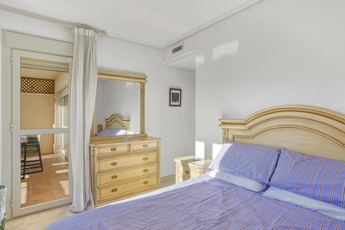 Venta de piso en CL FAISAN (CARIB PLAYA), 158, Marbella
photo 3