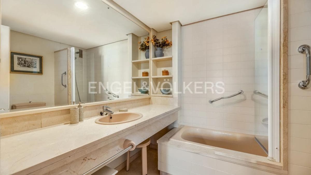 Venta de piso en Avenida del Naviero, Marbella
photo 2