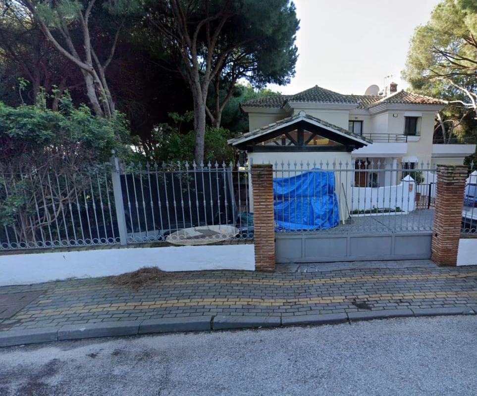 Venta de chalet independiente en CL ENEBRO-UR ALTOLA ALTA, 3, Marbella
photo 2