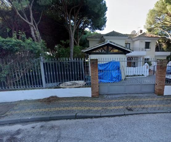 Chalet independiente en venta en CL ENEBRO-UR ALTOLA ALTA, 3, Marbella
thumbnail 1