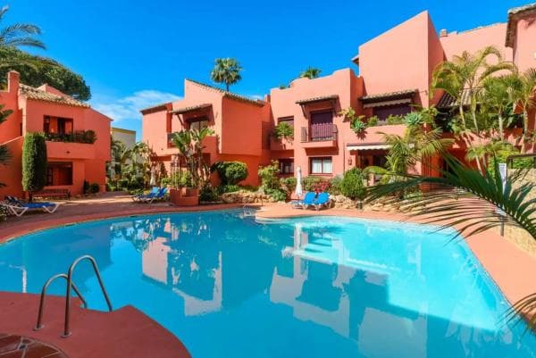 Piso en venta en Urbanización Jardines las Golondrinas, 4, Marbella
thumbnail 1
