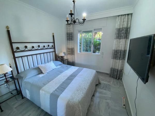Piso en venta en Avenida Dama de Noche, 10, Marbella
photo 1