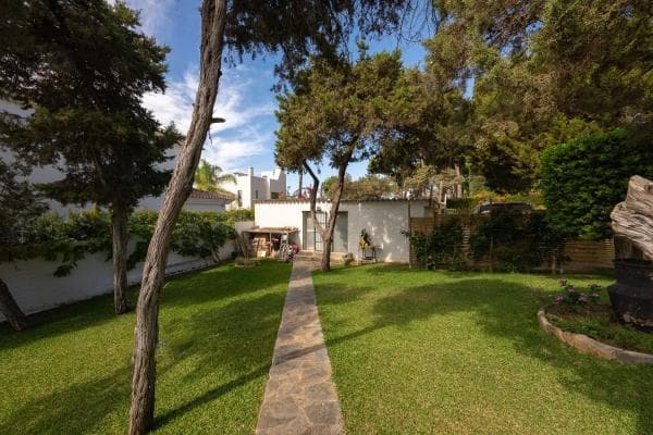 Chalet independiente en venta en CL EL ESCORIAL (URB MARBESA), 283, Marbella
thumbnail 2