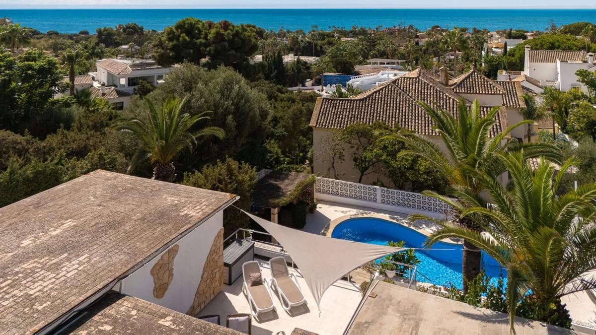 Sale of independent chalet in CL EL ESCORIAL (URB MARBESA), 283, Marbella
photo 4