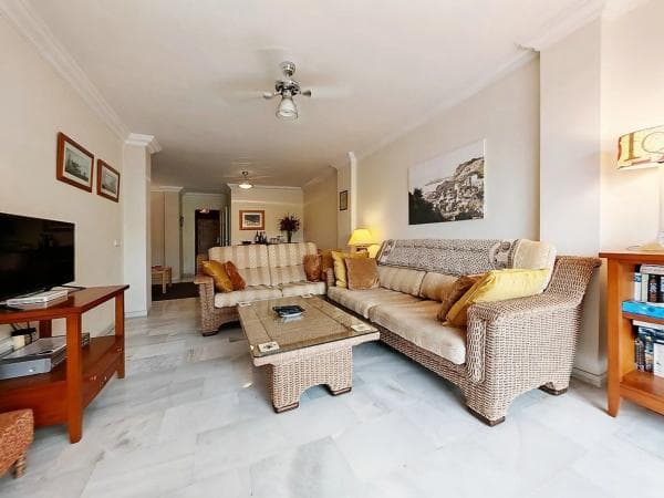 Piso en venta en Avenida Jardines de las Golondrinas s/n, Marbella
thumbnail 1