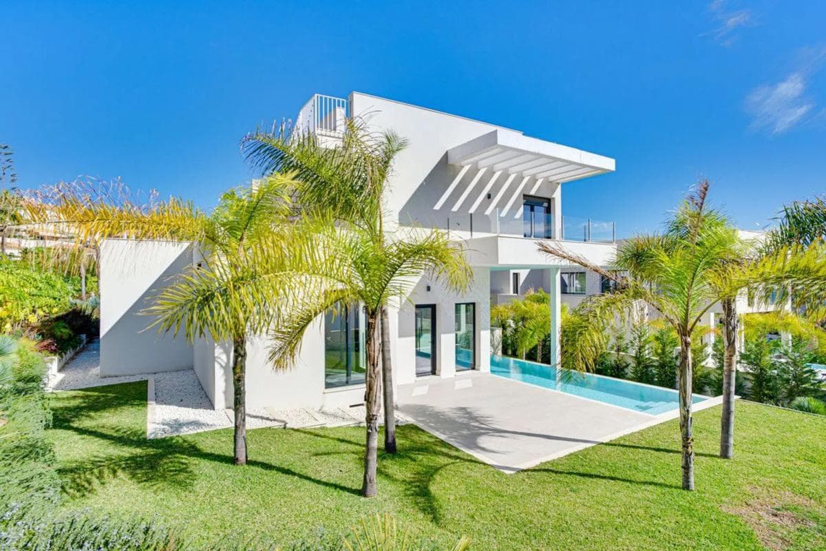 Sale of independent chalet in Barrio Santa María, Marbella
photo 2