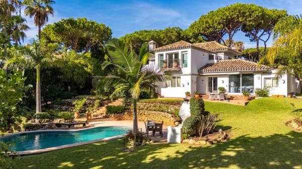 Chalet independiente en venta en Barrio Hacienda Las Chapas, Marbella
photo 1