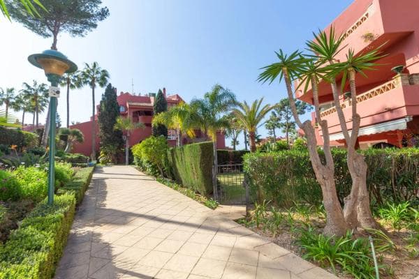Piso en venta en Avenida de Las Antillas, 23, Marbella
photo 1