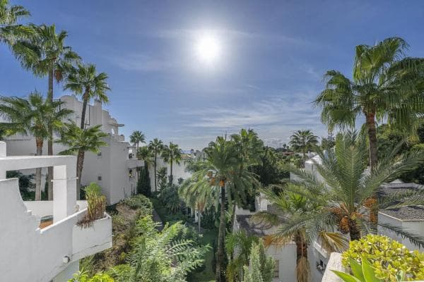Ático en venta en Barrio Reserva de Marbella, Marbella thumbnail 2