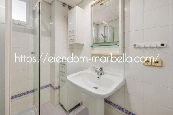 Piso en venta en Calle Alcornoque, Marbella
photo 1