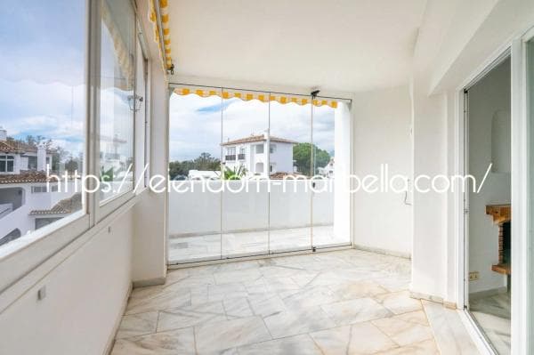 Piso en venta en Calle Alcornoque, Marbella
thumbnail 1