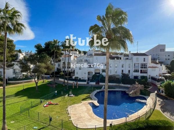 Piso en venta en Barrio Elviria, Marbella
photo 1