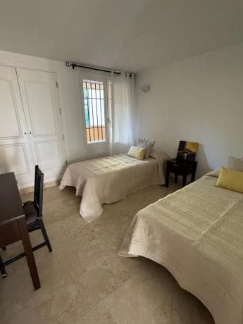 Piso en venta en Calle Hiedra, Marbella
photo 1