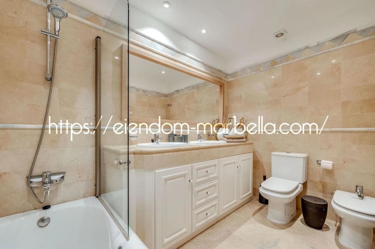 Venta de piso en Avenida Marco Polo, Marbella
photo 2