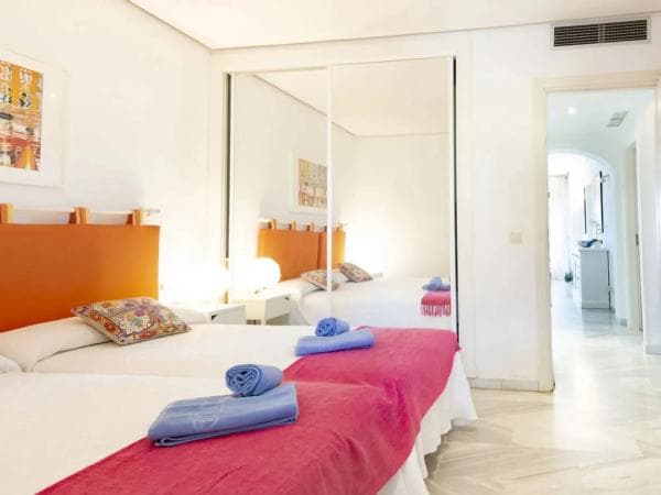Piso en venta en Avenida de Mencey, 3, Marbella
thumbnail 2