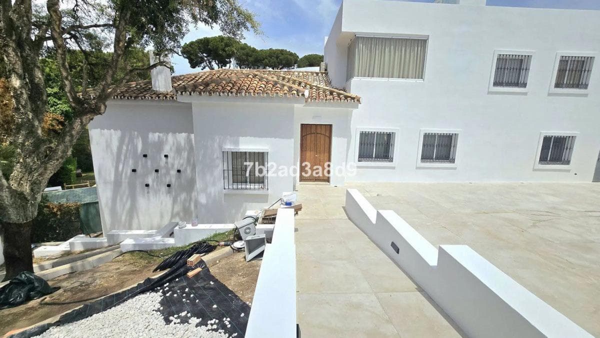 Sale of independent chalet in Barrio Santa María, Marbella
photo 2