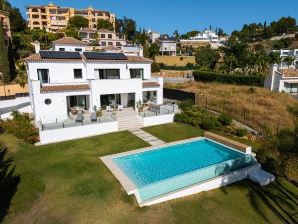 Independent chalet for sale in Paseo del Golf, Marbella
thumbnail 2