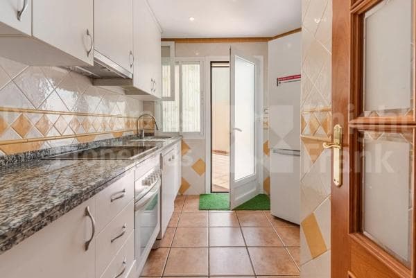 Chalet adosado en venta en Barrio Santa María , Marbella thumbnail 2