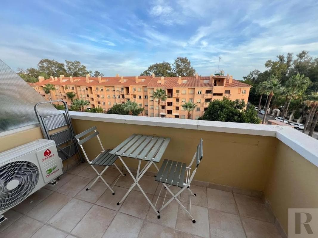 Venta de duplex en Barrio Cabopino-Artola, Marbella photo 2