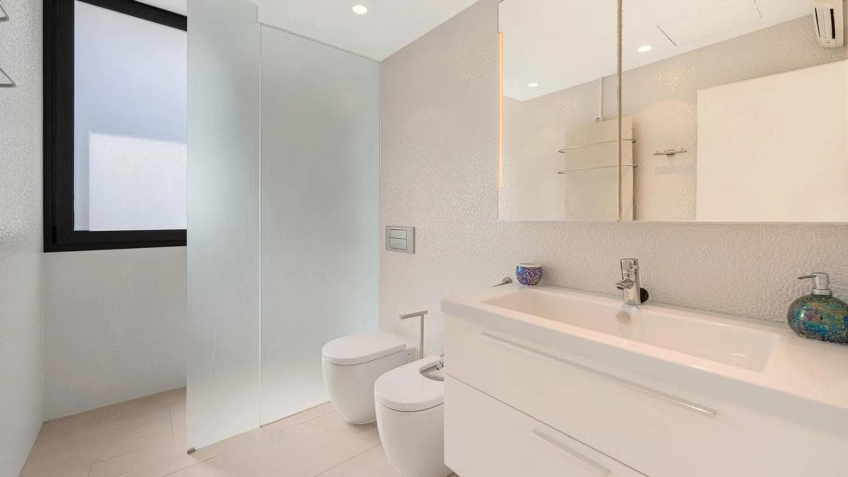 Sale of independent chalet in AV ACEBOS (LOS) (ARTOLA ALT), Marbella
photo 3