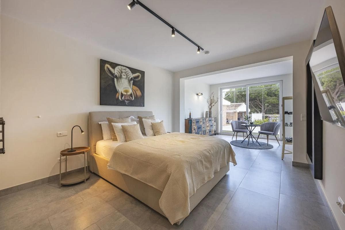 Sale of independent chalet in Calle José Medina, Marbella
photo 2