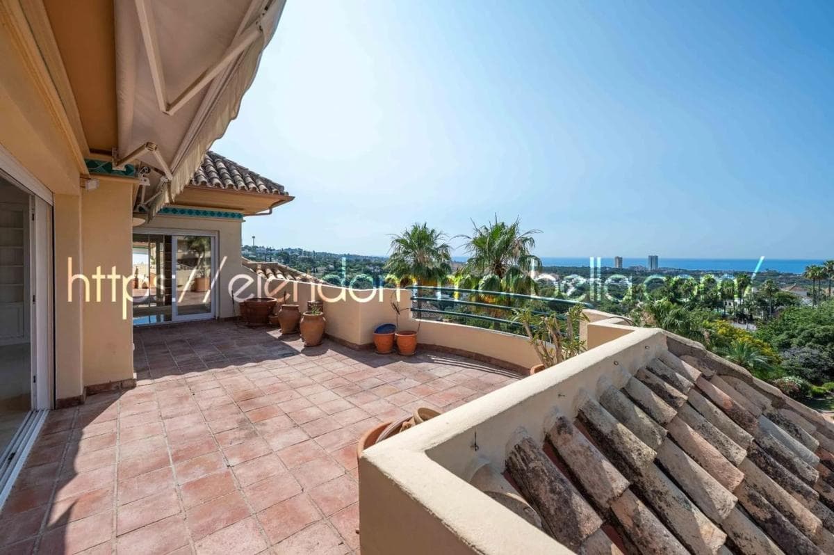 Venta de duplex en AV GIUSEPPE FILIPPA-ELVIRIA, Marbella photo 3