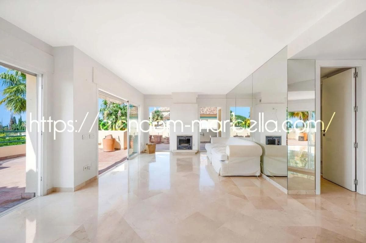 Venta de duplex en AV GIUSEPPE FILIPPA-ELVIRIA, Marbella photo 4