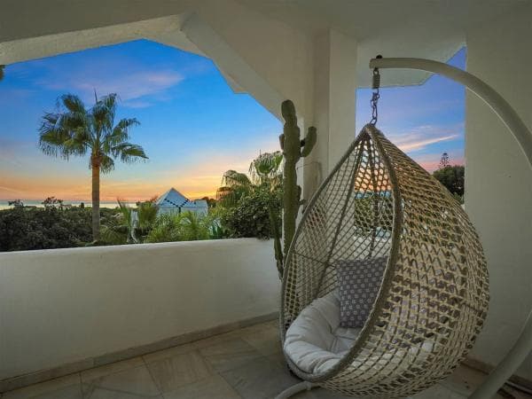 Duplex en venta en Avenida Casarabonela s/n, Marbella thumbnail 2