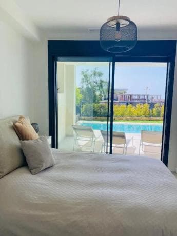 Chalet adosado en venta en Barrio Cabopino-Artola , Marbella thumbnail 1