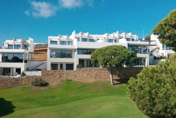 Chalet adosado en venta en Barrio Cabopino-Artola , Marbella thumbnail 2