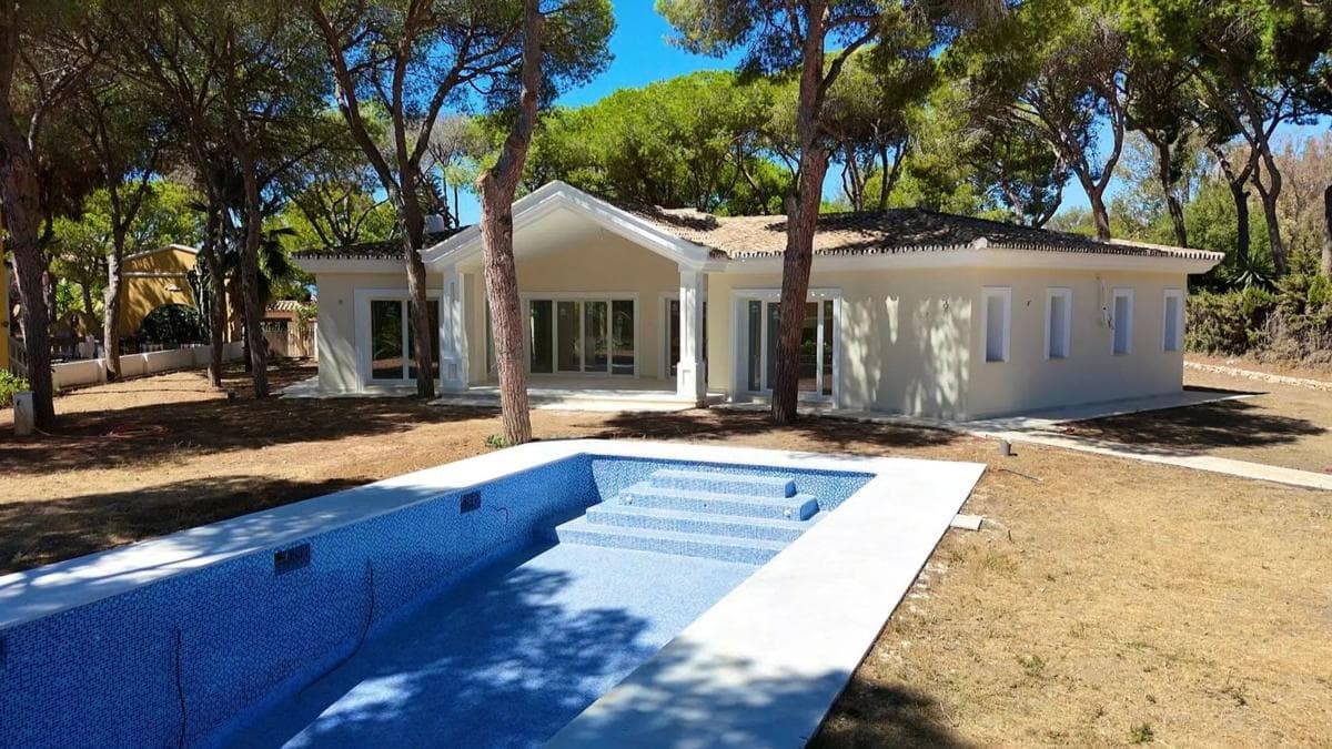 Venta de chalet independiente en AV 1-UR HACIENDA LAS CHAPAS, 189, Marbella
photo 2