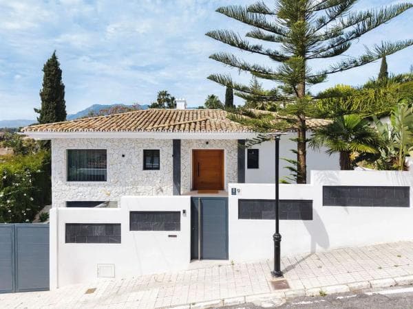 Independent chalet for sale in Paseo de Méjico, Marbella
photo 1