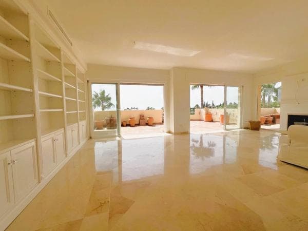Duplex en venta en Calle D-9K, 1, Marbella thumbnail 1