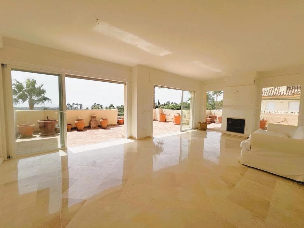 Venta de duplex en Calle D-9K, 1, Marbella photo 3