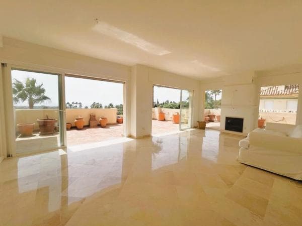 Duplex en venta en Calle D-9K, 1, Marbella thumbnail 2