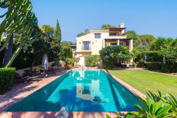 Independent chalet for sale in Avenida de Portugal, Marbella
photo 1