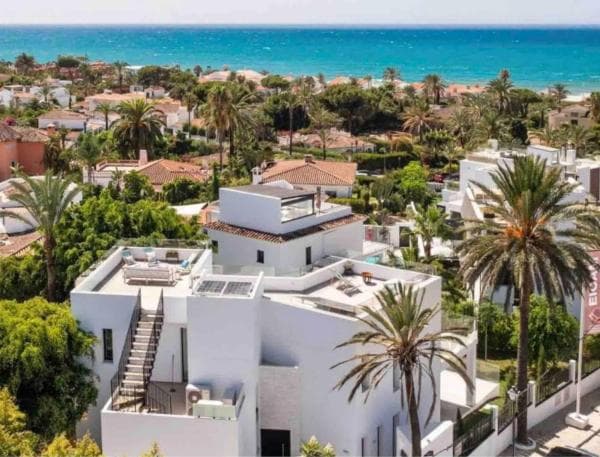 Independent chalet for sale in Barrio Marbesa, Marbella
thumbnail 1