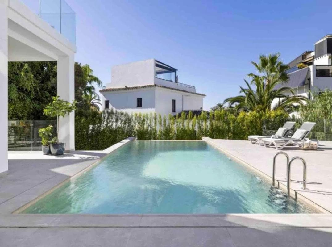 Venta de chalet independiente en Barrio Marbesa, Marbella
photo 3