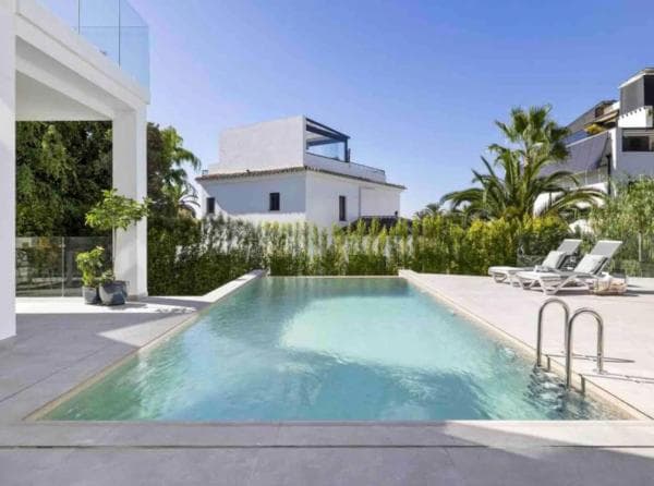Independent chalet for sale in Barrio Marbesa, Marbella
thumbnail 2