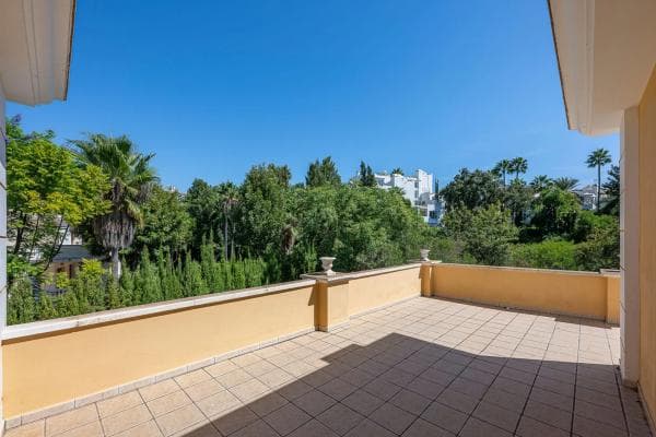 Independent chalet for sale in AV 5-UR HACIENDA LAS CHAPAS, Marbella
thumbnail 2
