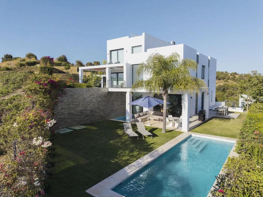Properties for sale and rent in Spain photo 4