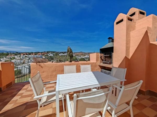 Chalet adosado en venta en Barrio Cabopino-Artola , Marbella thumbnail 2