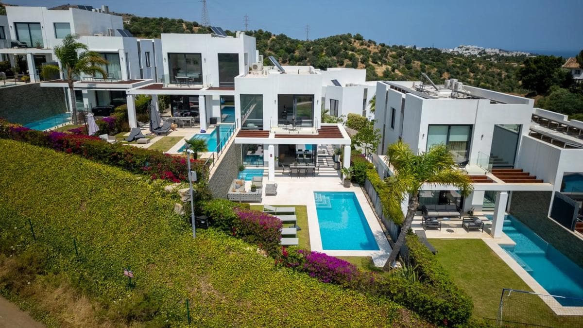 Properties for sale and rent in Spain photo 4
